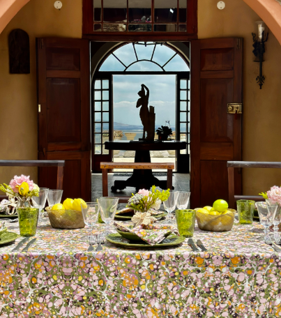 A Table that Feels like a Celebration 💚💗