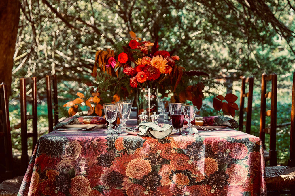 Dress The Table With Dahlia