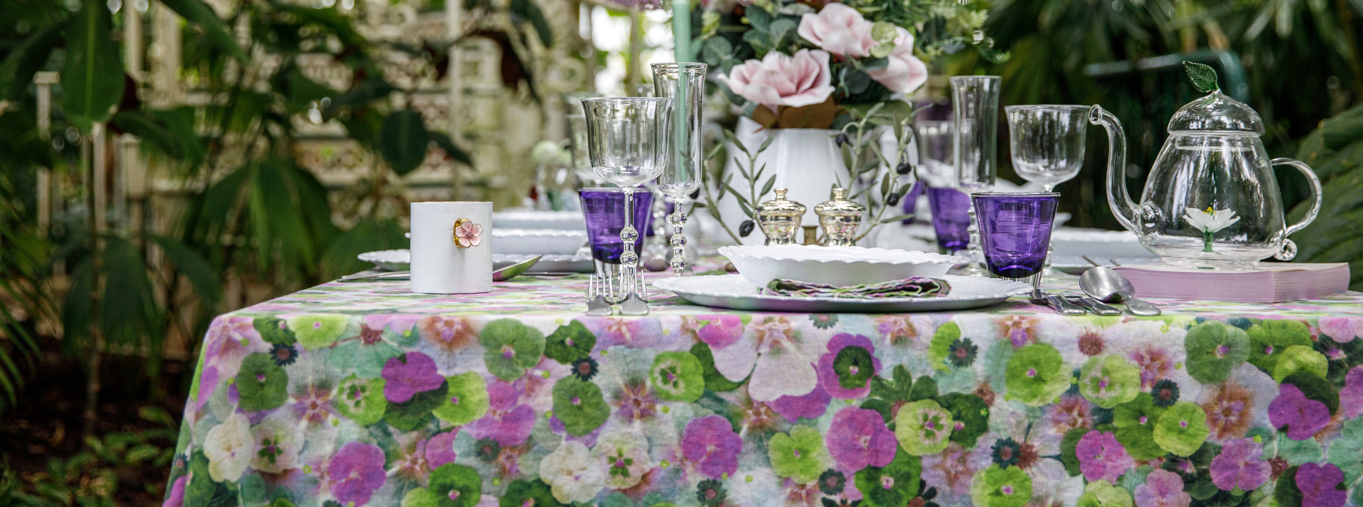 'Le Marché Aux Fleurs' Tablescape in Purple, Pink and Green