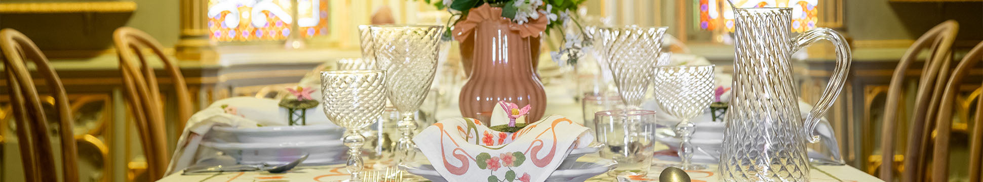 Jugs, Pitchers & Carafes