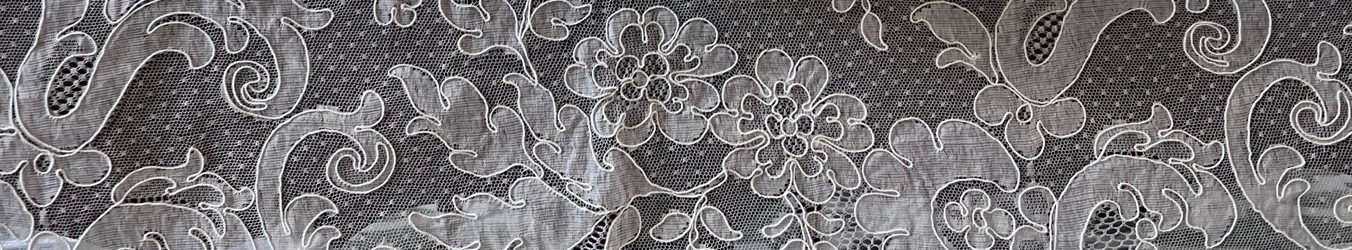 Minimalistic Table Linens