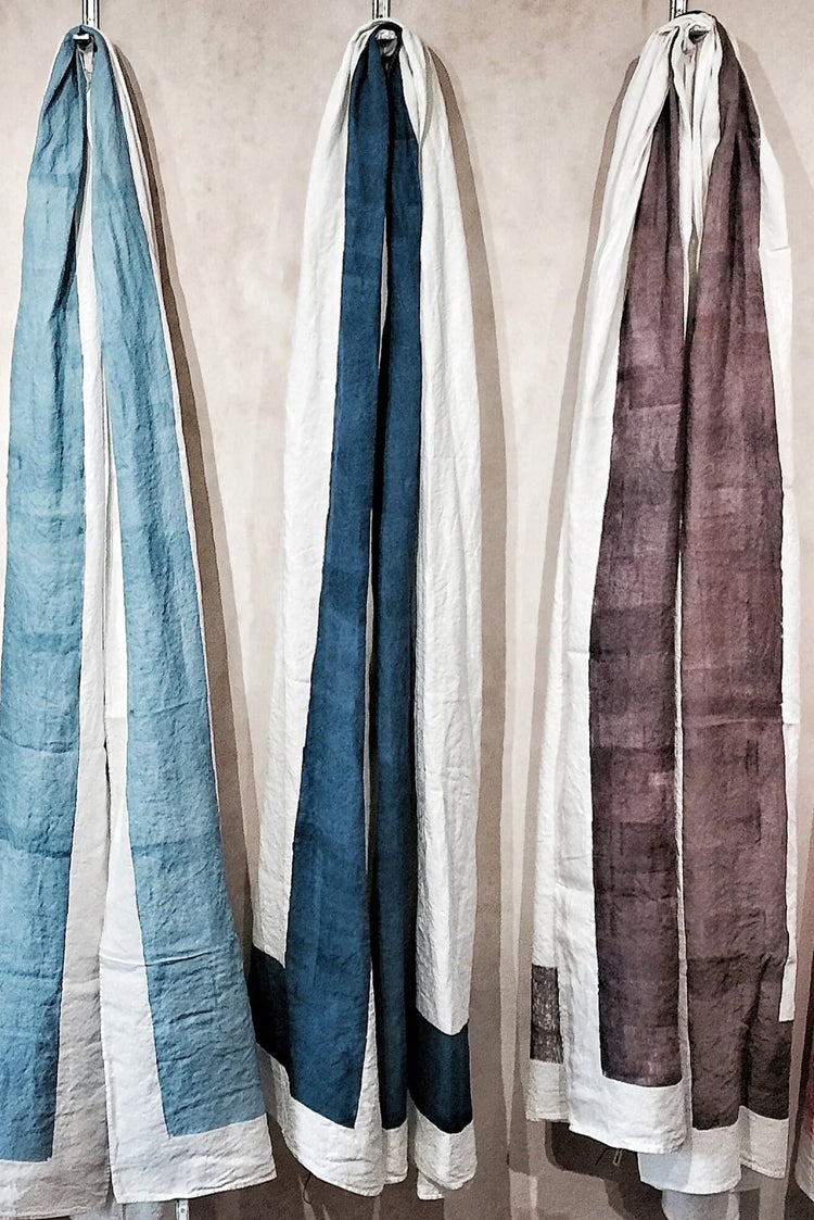 'Cornice' Linen Tablecloth in Grape Purple