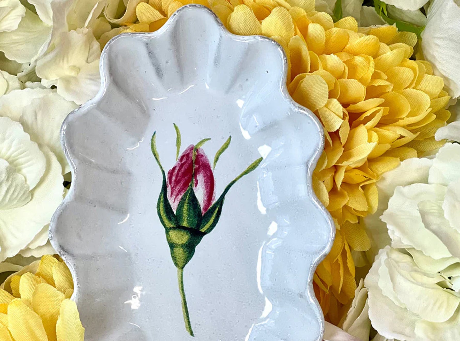 Scalloped Bouton de Rose Trinket by Astier de Villatte, 15cm