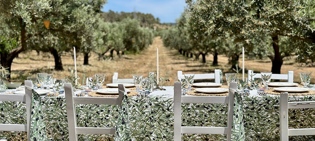 Olive Branch Scalloped Dinner Plate With Small Insect, 26cm