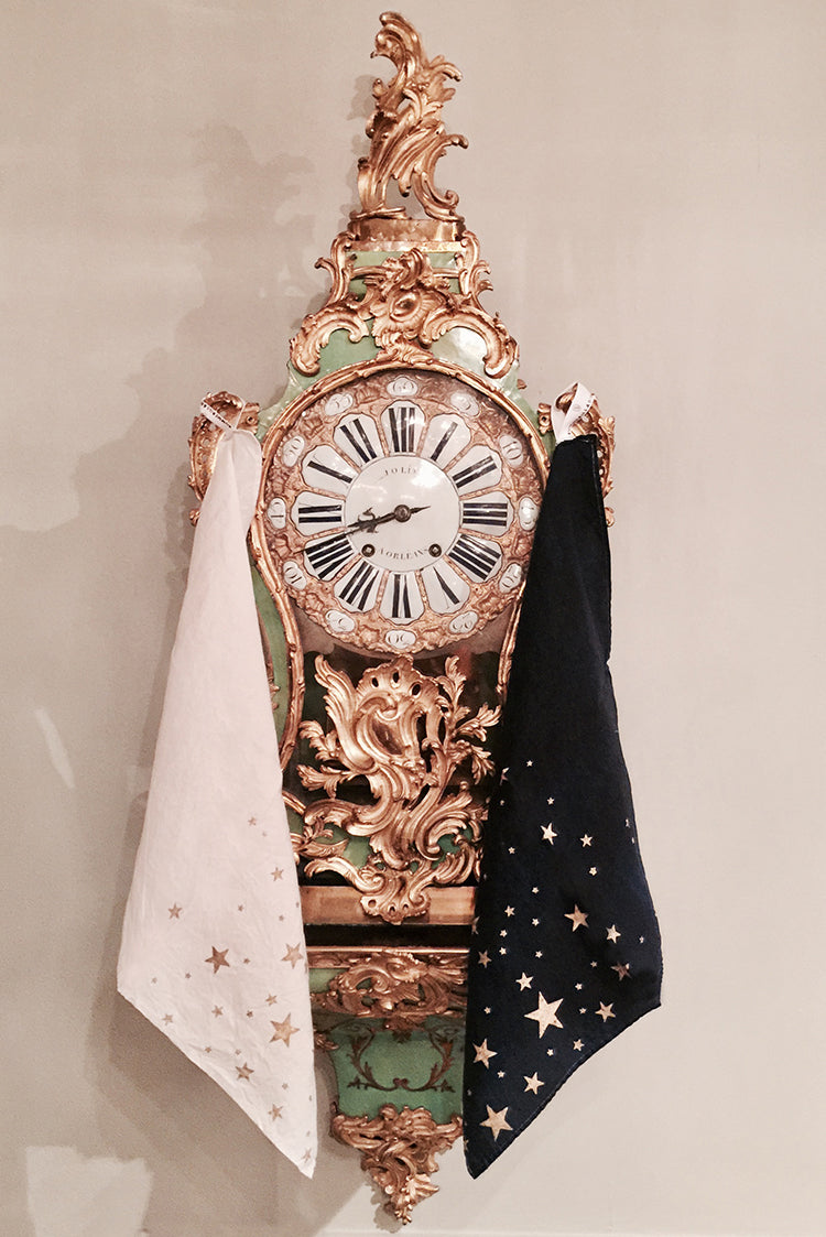 Falling Stars Linen Tablecloth in White with Gold Stars