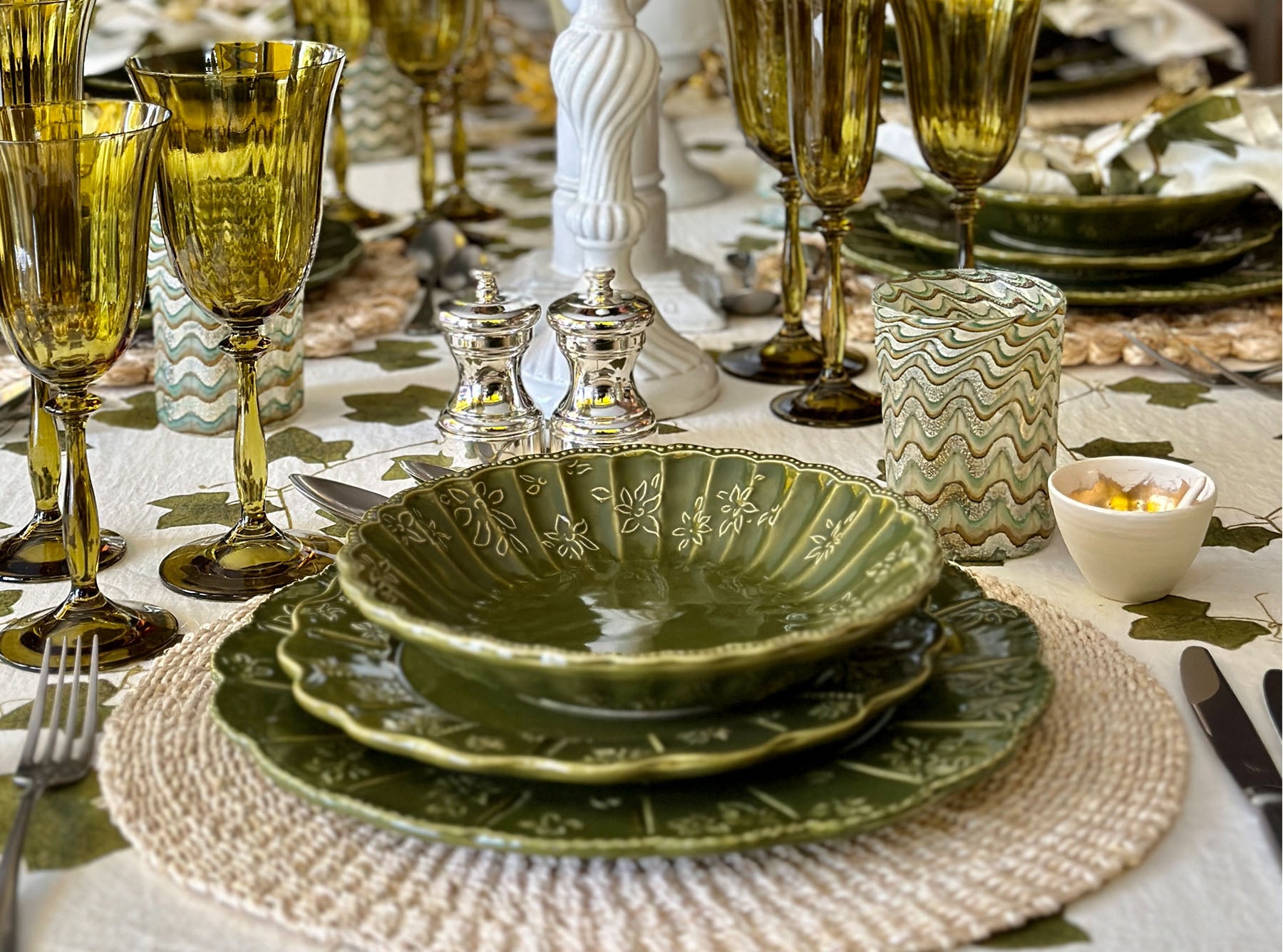 Abaca Woven Round Placemat in Cream