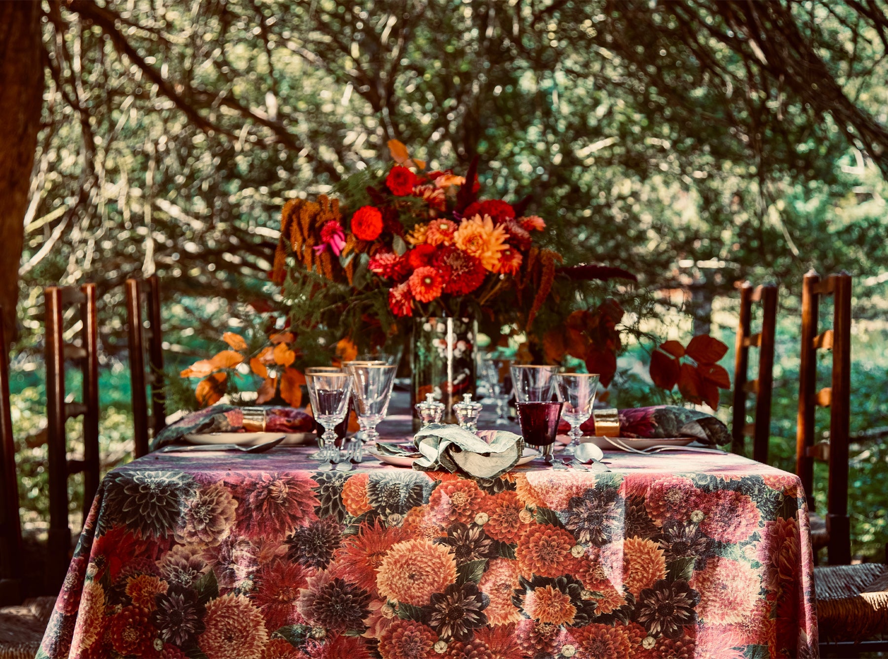 'Dahlia' Linen Napkin in Red & Purple, 50x50cm