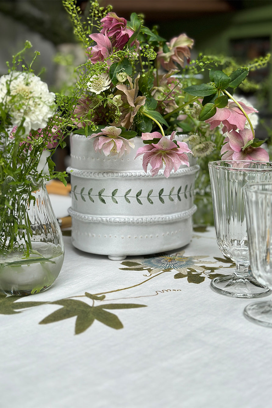 Green Laurel Simple Tulipiere Vase, 15cm