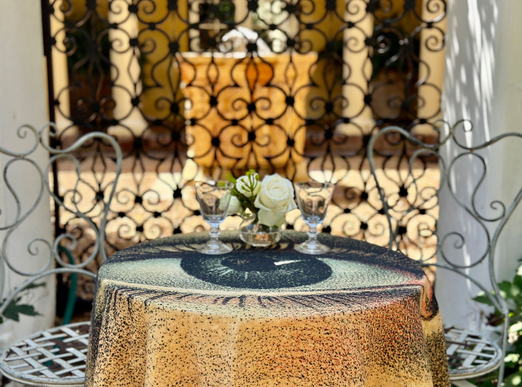 S&B x John Derian 'Eye' Round Occasional Linen Tablecloth, 165cm