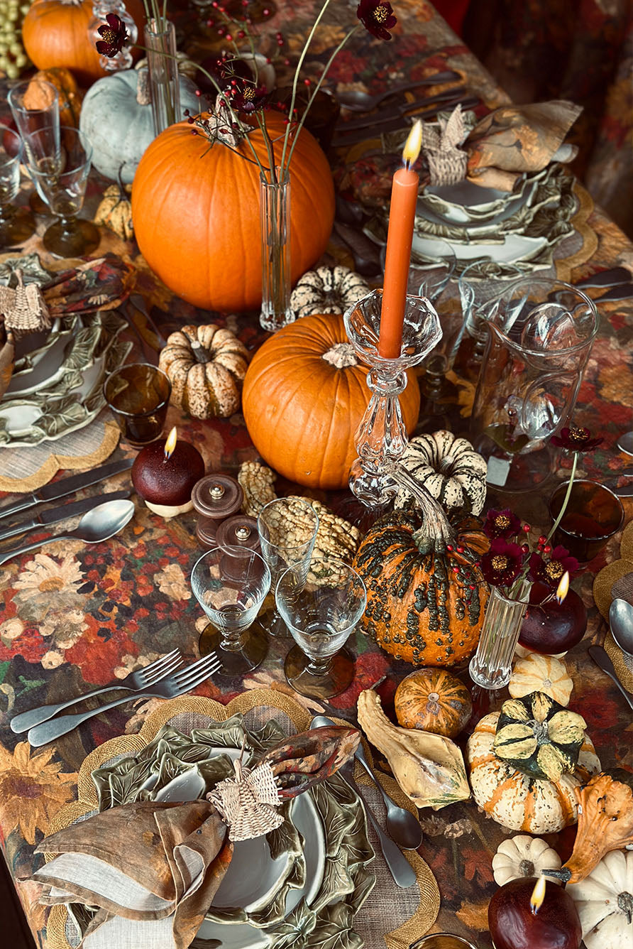 'Fleurs des Prés' Round Linen Tablecloth, 260cm