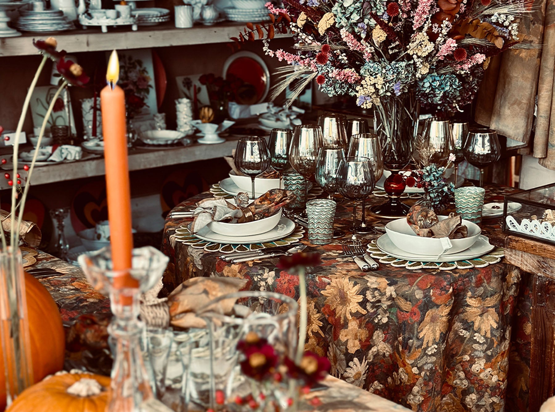 'Fleurs des Prés' Round Linen Tablecloth, 260cm
