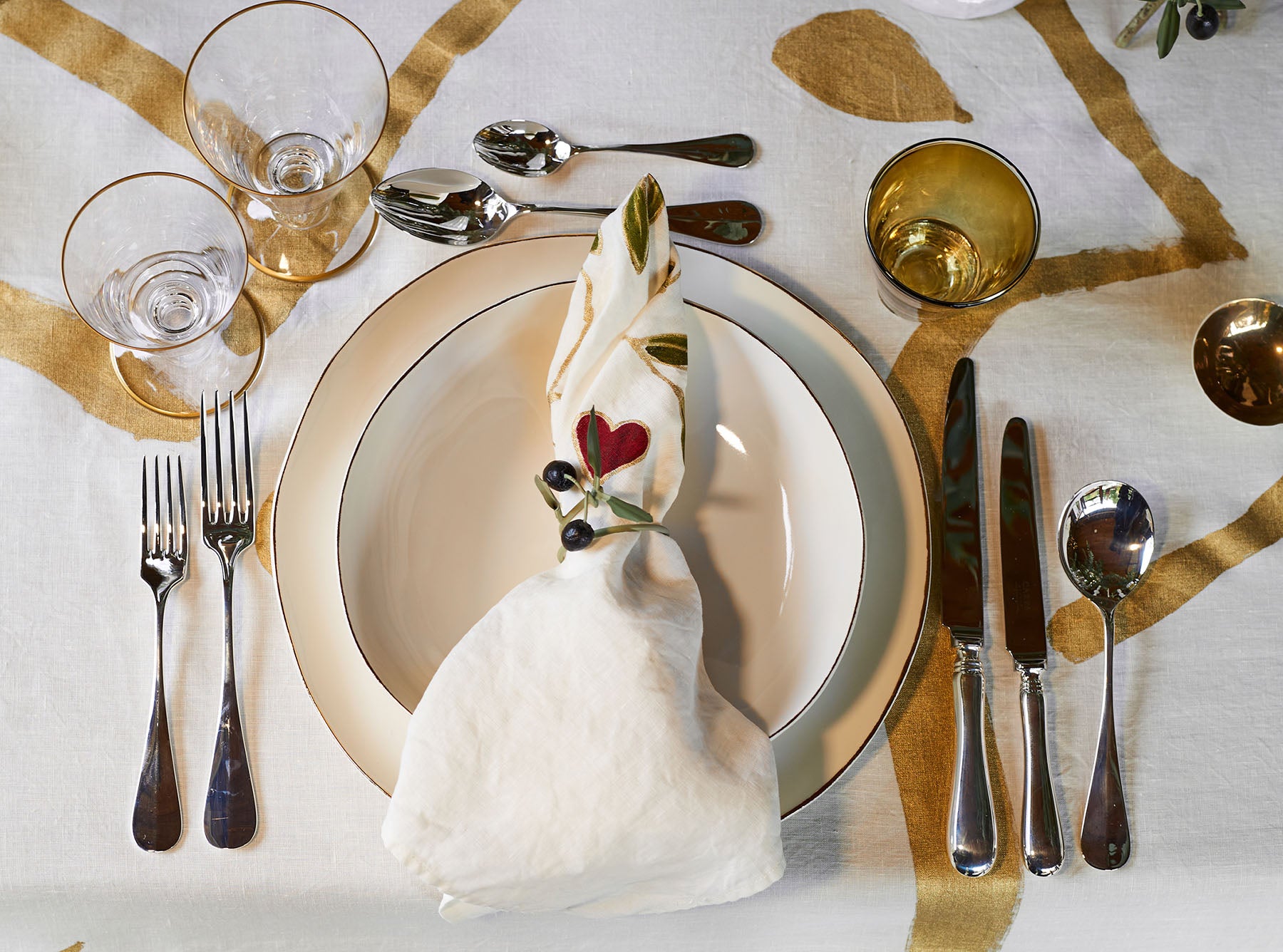 Summerill & Bishop Classic White Wine Glass With Gold Rim, 19cl