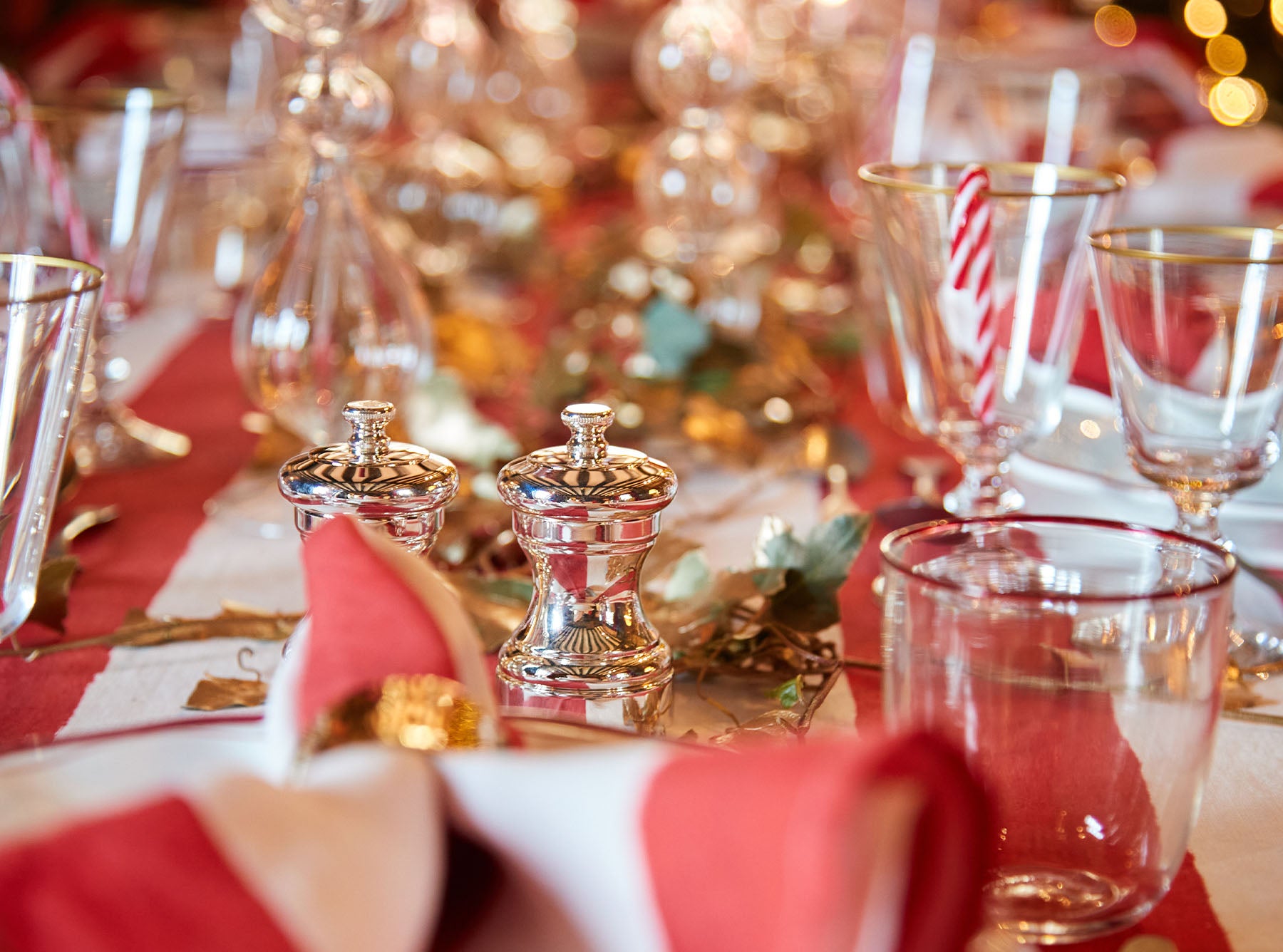 Summerill & Bishop Classic White Wine Glass With Gold Rim, 19cl