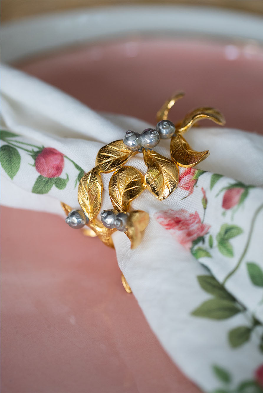 Mistletoe Pewter Napkin Ring in Gold & Silver