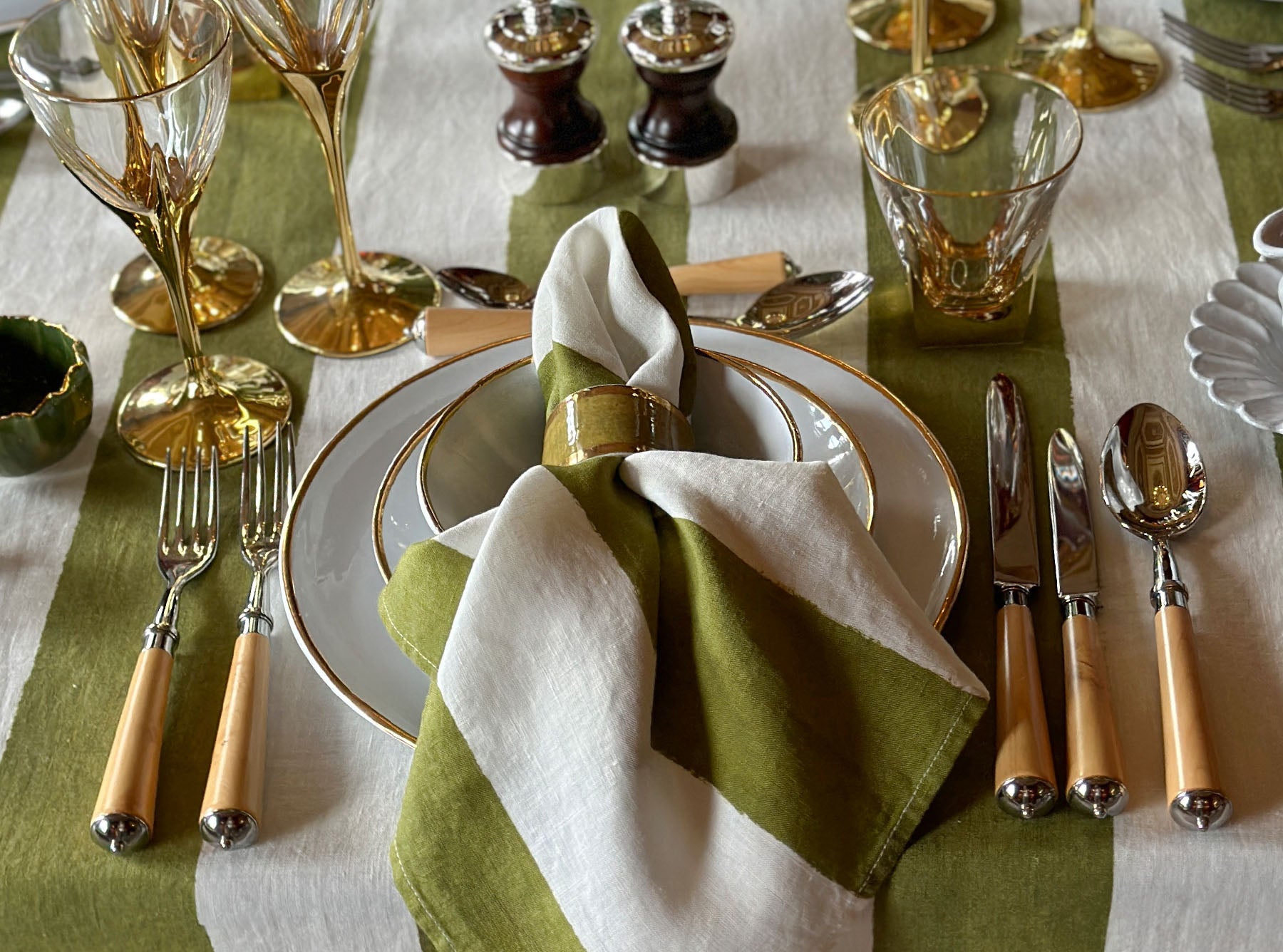 Handmade Ceramic Dinner Plate with Gold Rim, 26cm