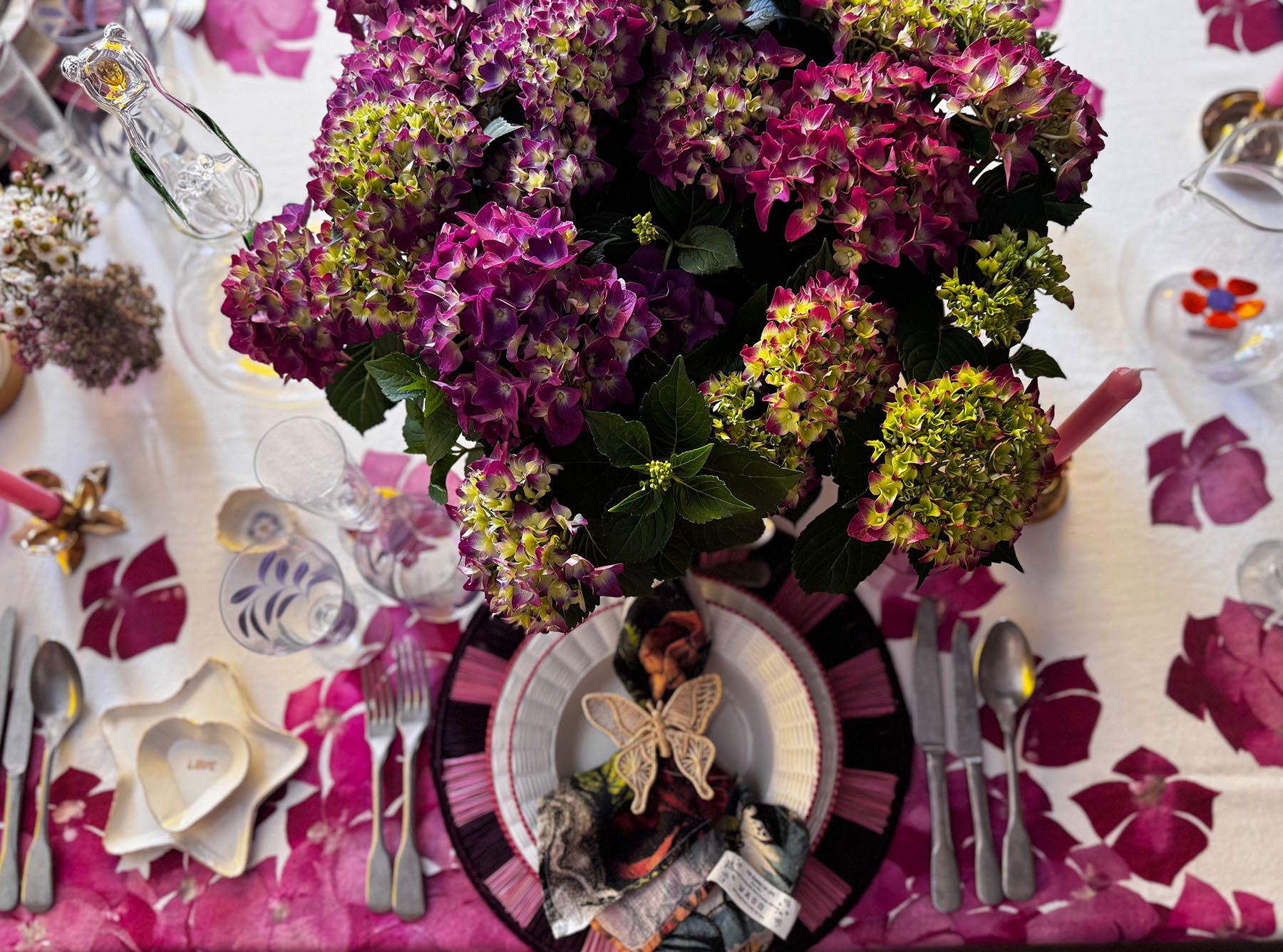 'Hydrangea' Linen Tablecloth in Pink