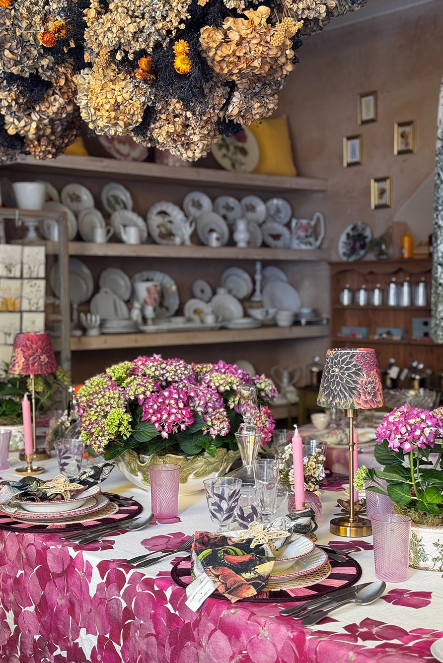 'Hydrangea' Linen Tablecloth in Pink