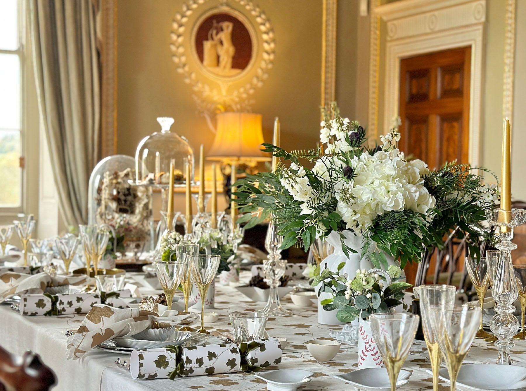 Christmas Crackers with 'Ivy' Print and Green Velvet Bows, Box of 6 (UK ONLY)