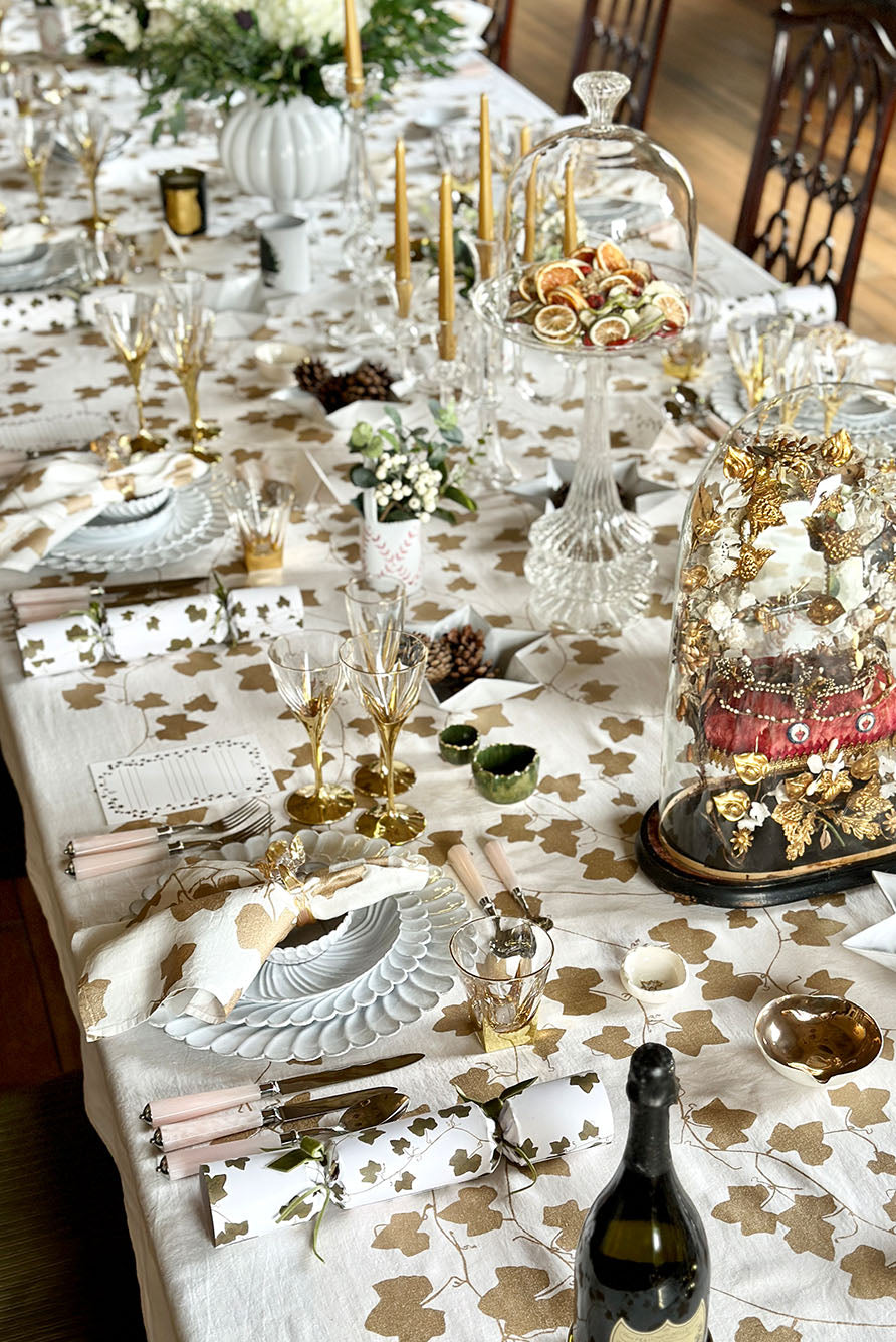 Christmas Crackers with 'Ivy' Print and Green Velvet Bows, Box of 6 (UK ONLY)