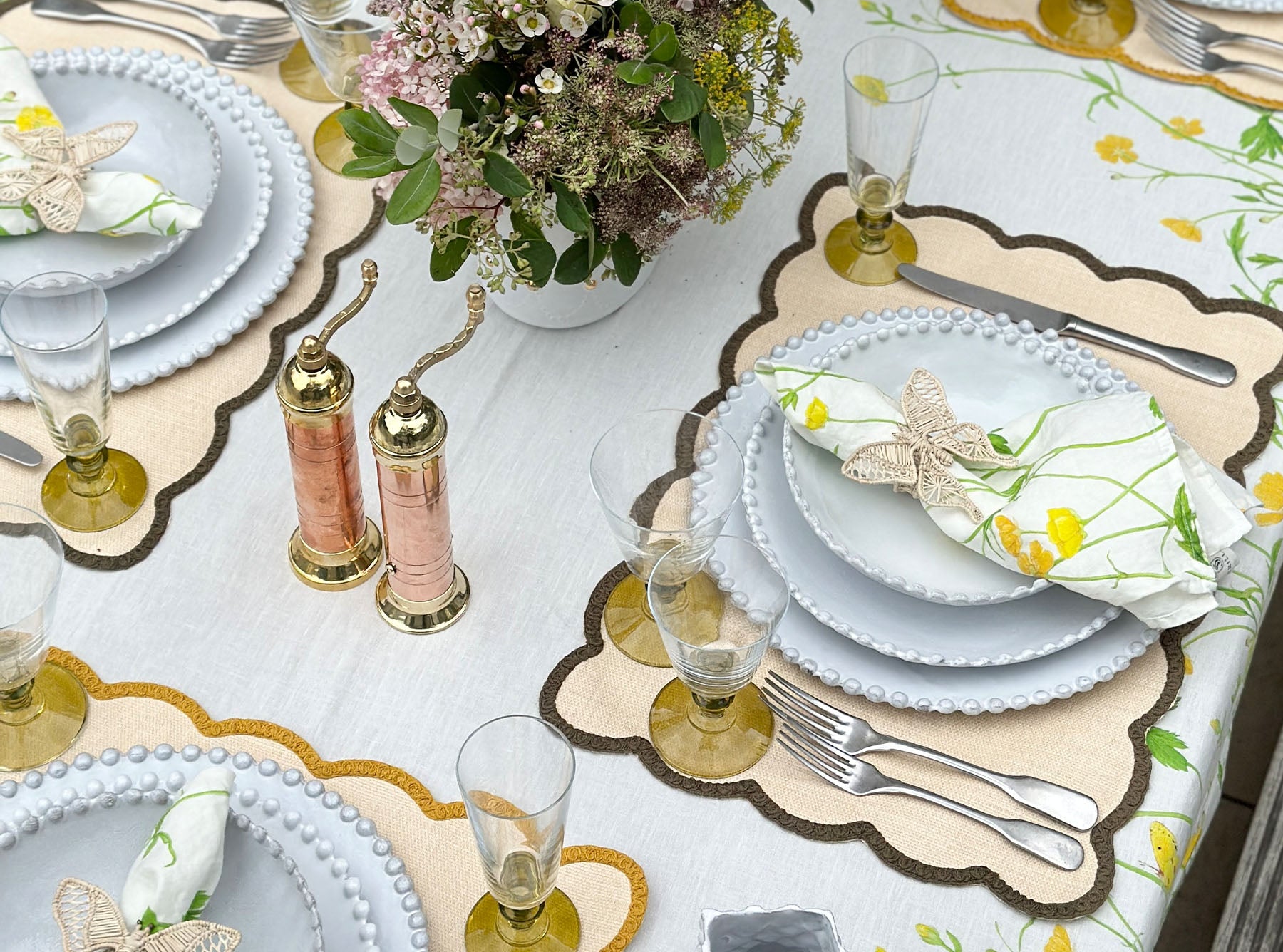 'Lola' Placemat with Scalloped Edge in Green, 35 x 50cm