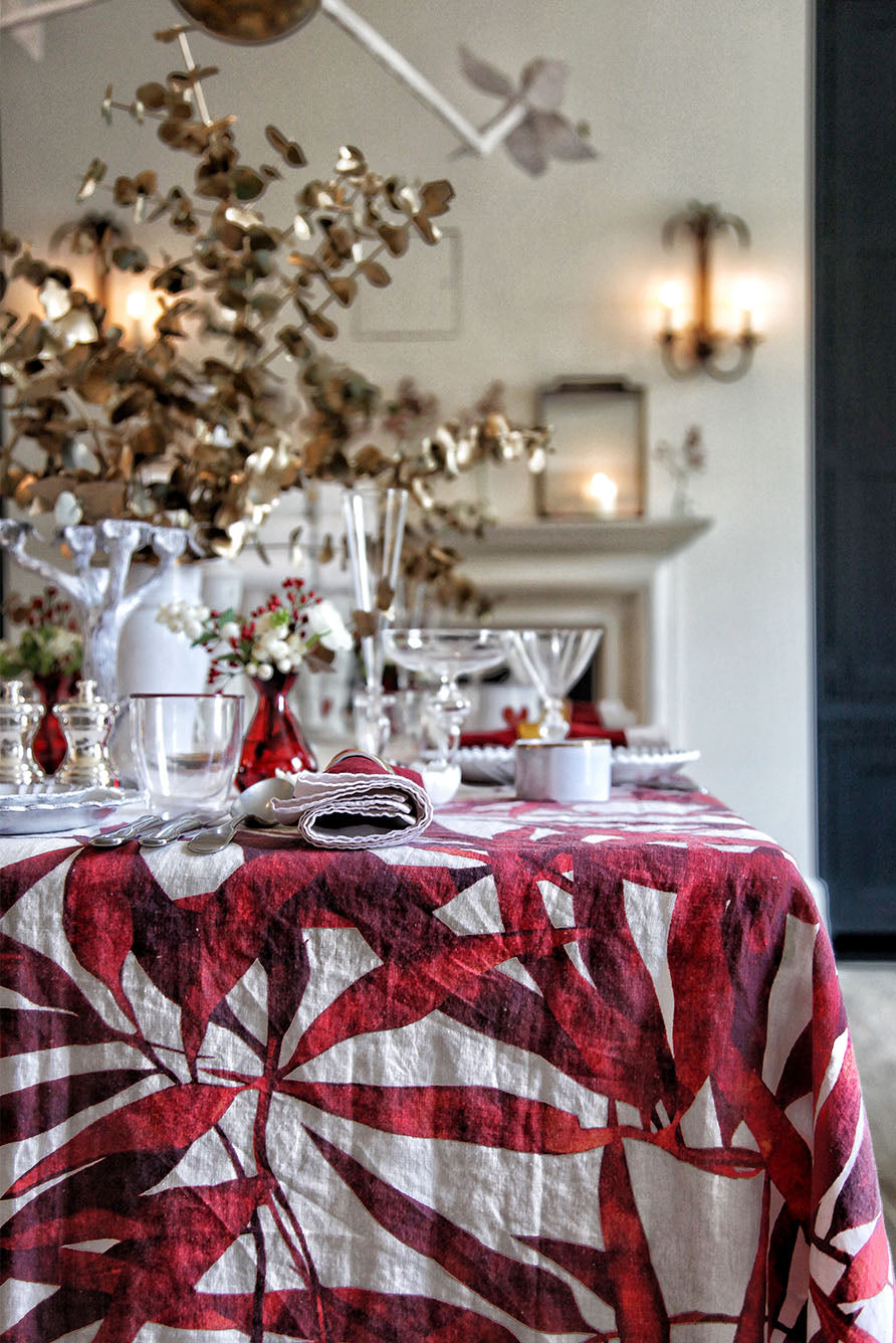 Les Palmiers Linen Tablecloth in Red
