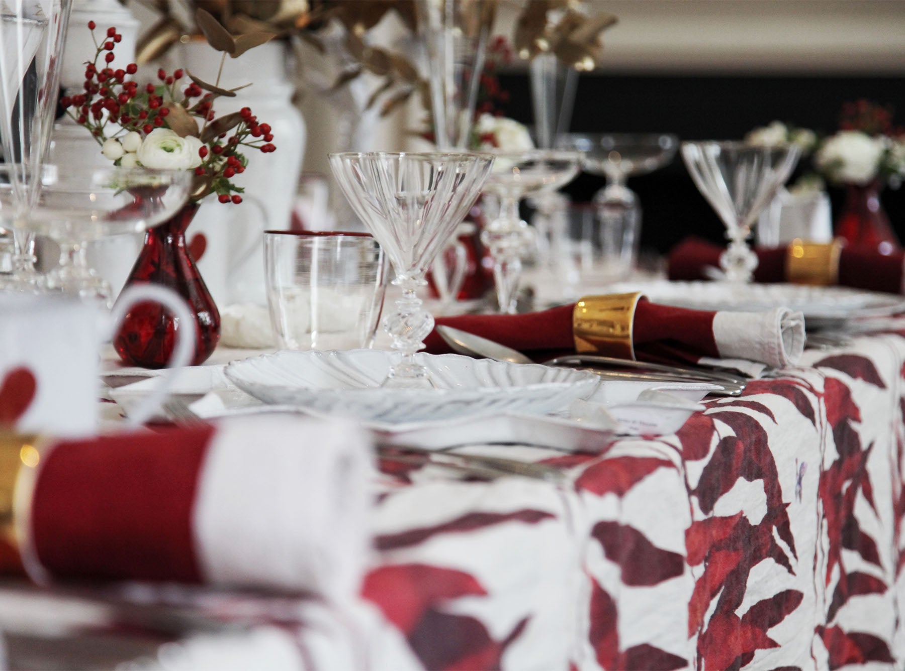 Les Palmiers Linen Tablecloth in Red