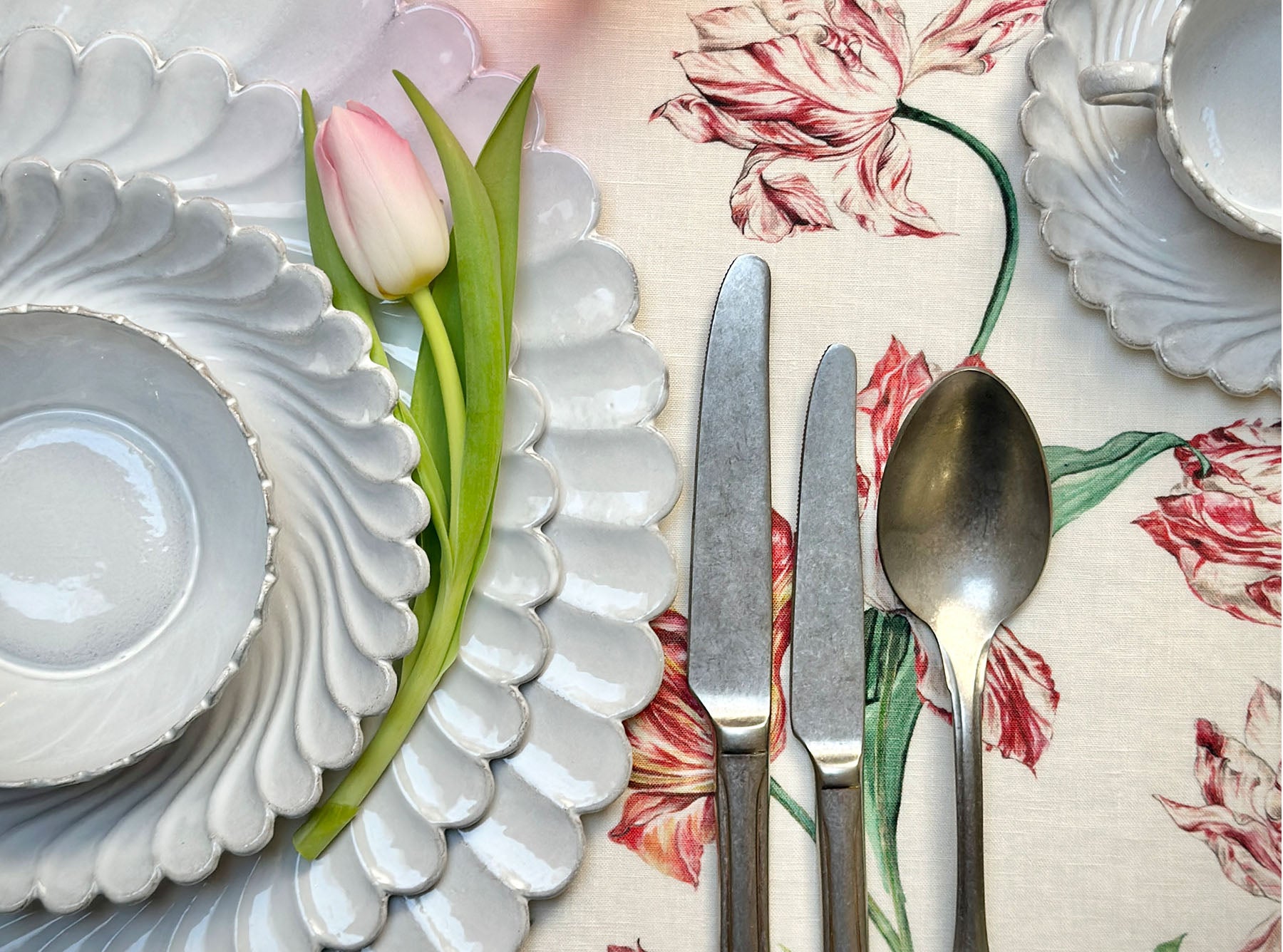 Peggy Scalloped Charger Plate by Astier de Villatte, 34cm