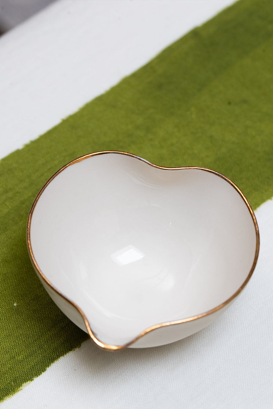 White Porcelain Heart Bowl Shine Gold, 11cm