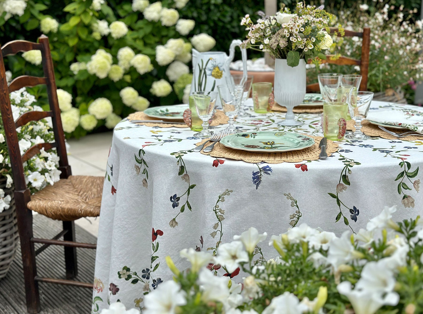 S&B x John Derian 'Botanical Wildflower' Round Linen Tablecloth, 260cm