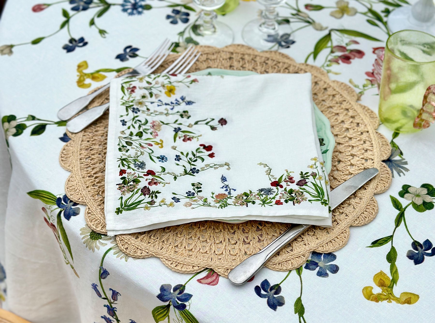 S&B x John Derian 'Botanical Wildflower' Round Linen Tablecloth, 260cm