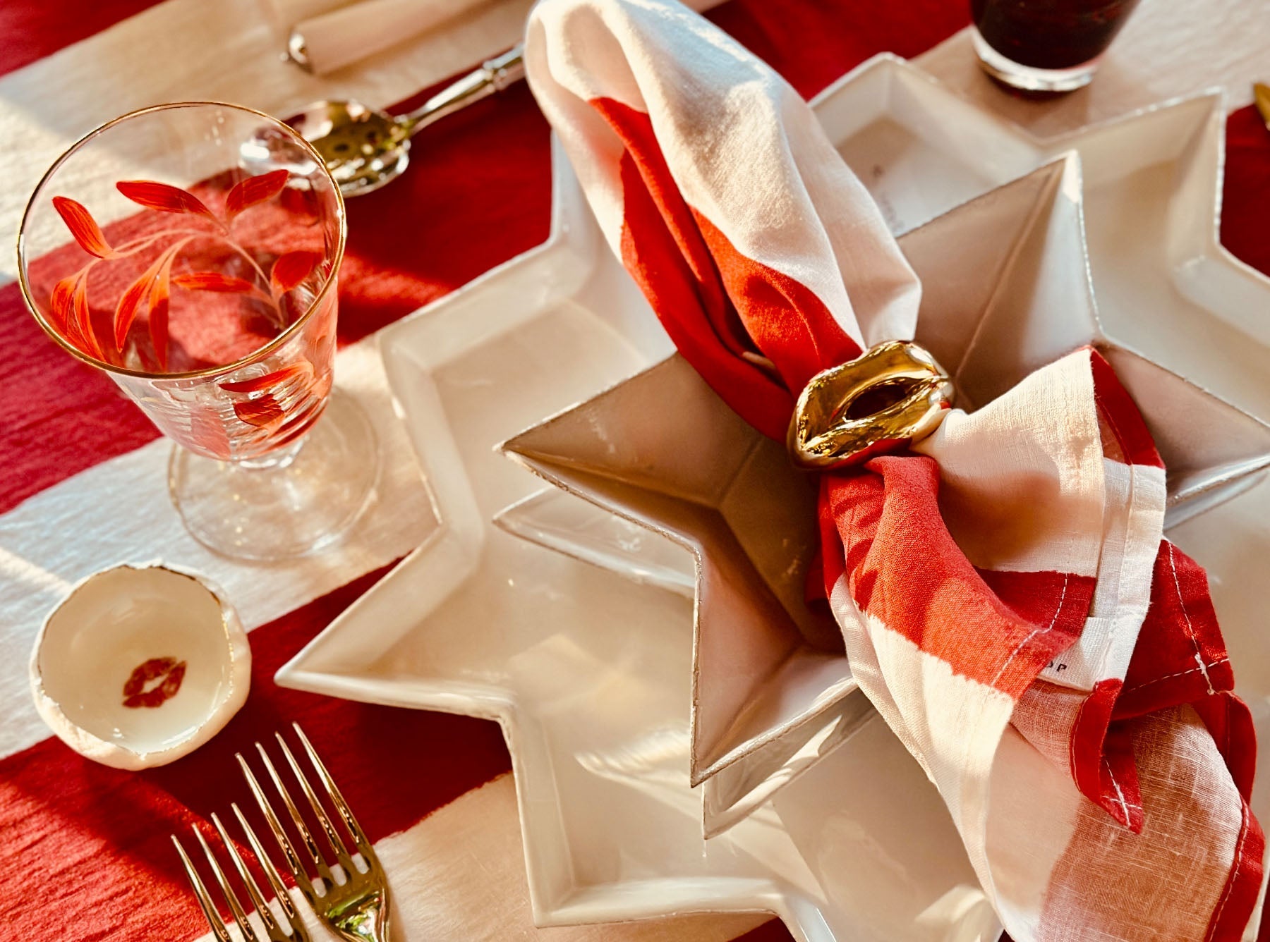 Hotlips Napkin Ring in Gold, 4cm