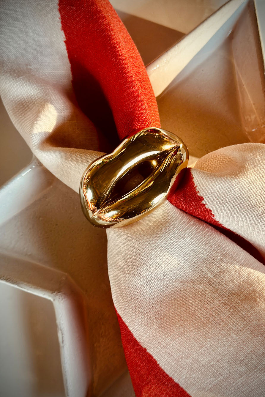 Hotlips Napkin Ring in Gold, 4cm
