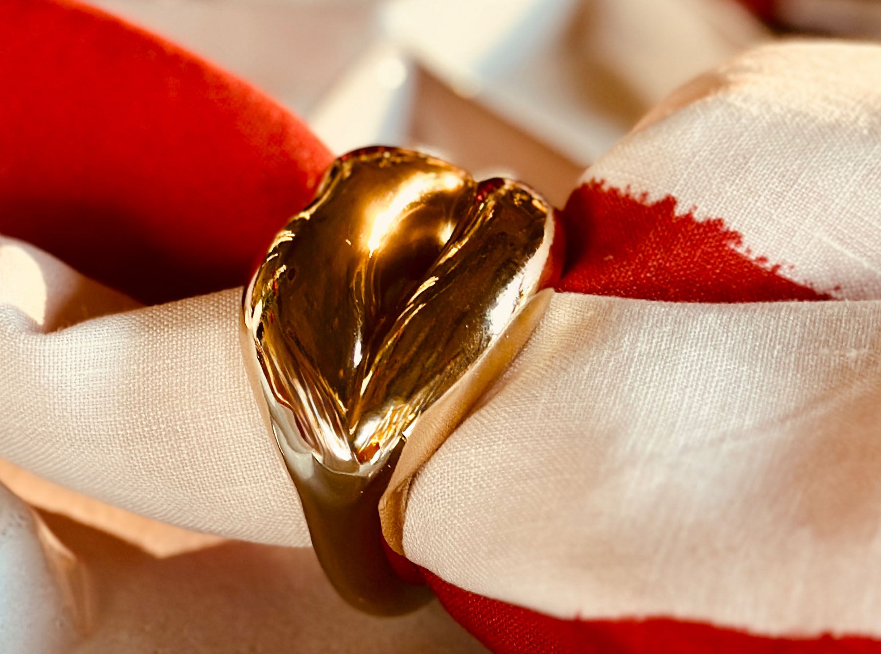 Hotlips Napkin Ring in Gold, 4cm