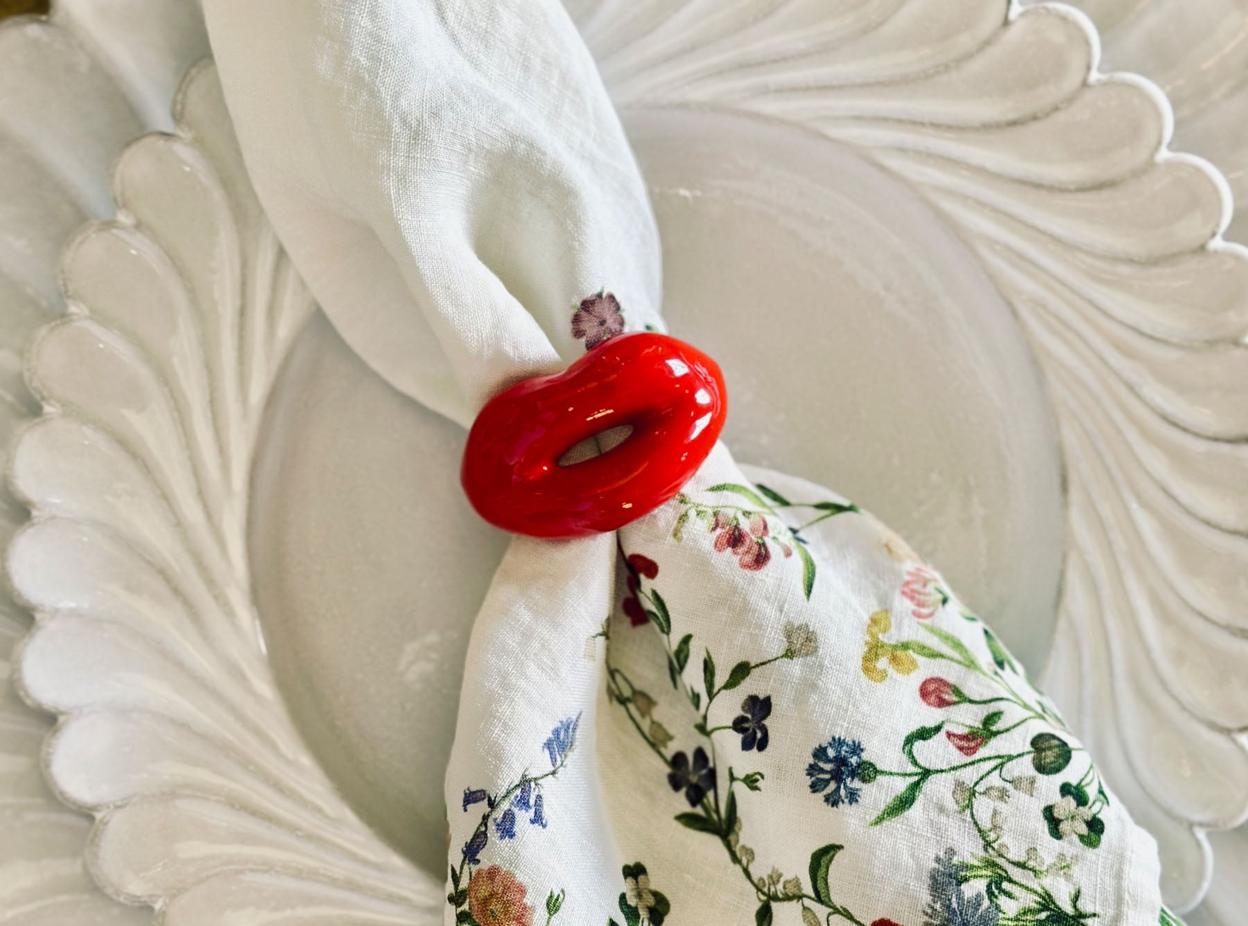 Hotlips Napkin Ring in Red, 4cm