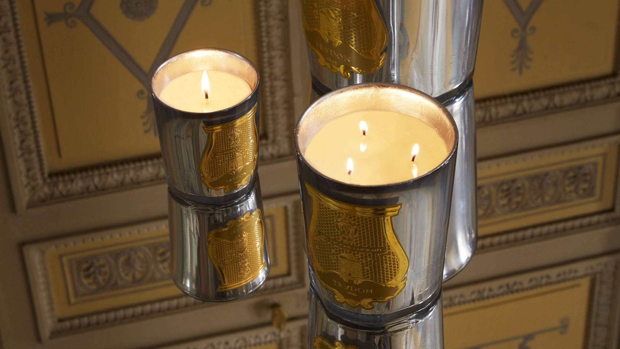 'Cabinet des Mirrors' Powdery Amber Scented Candle, 'Nuit des Glaces' Special Edition by Trudon, 270g (Silver)