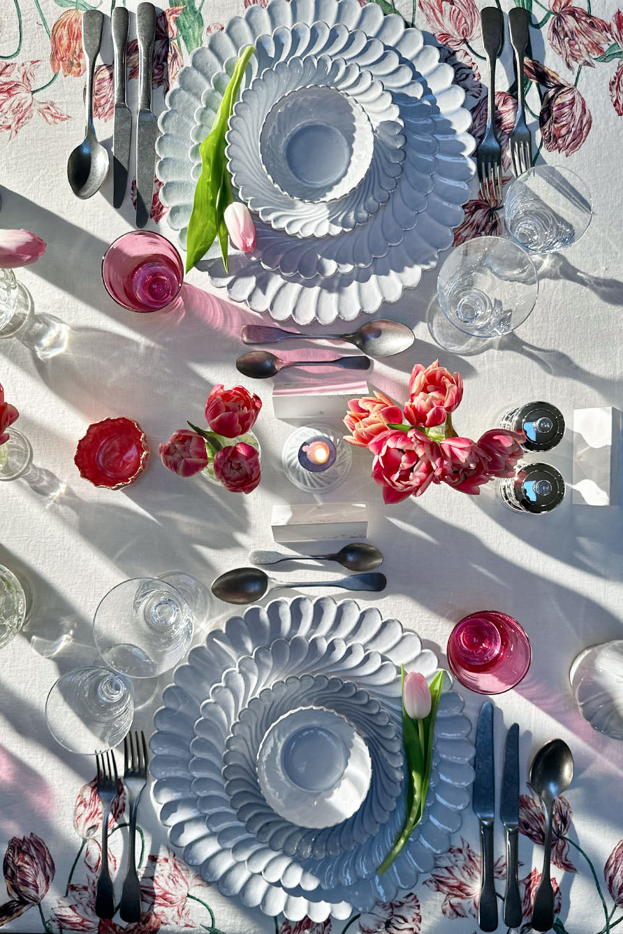 'Tulip' Linen Tablecloth in Red & Pink