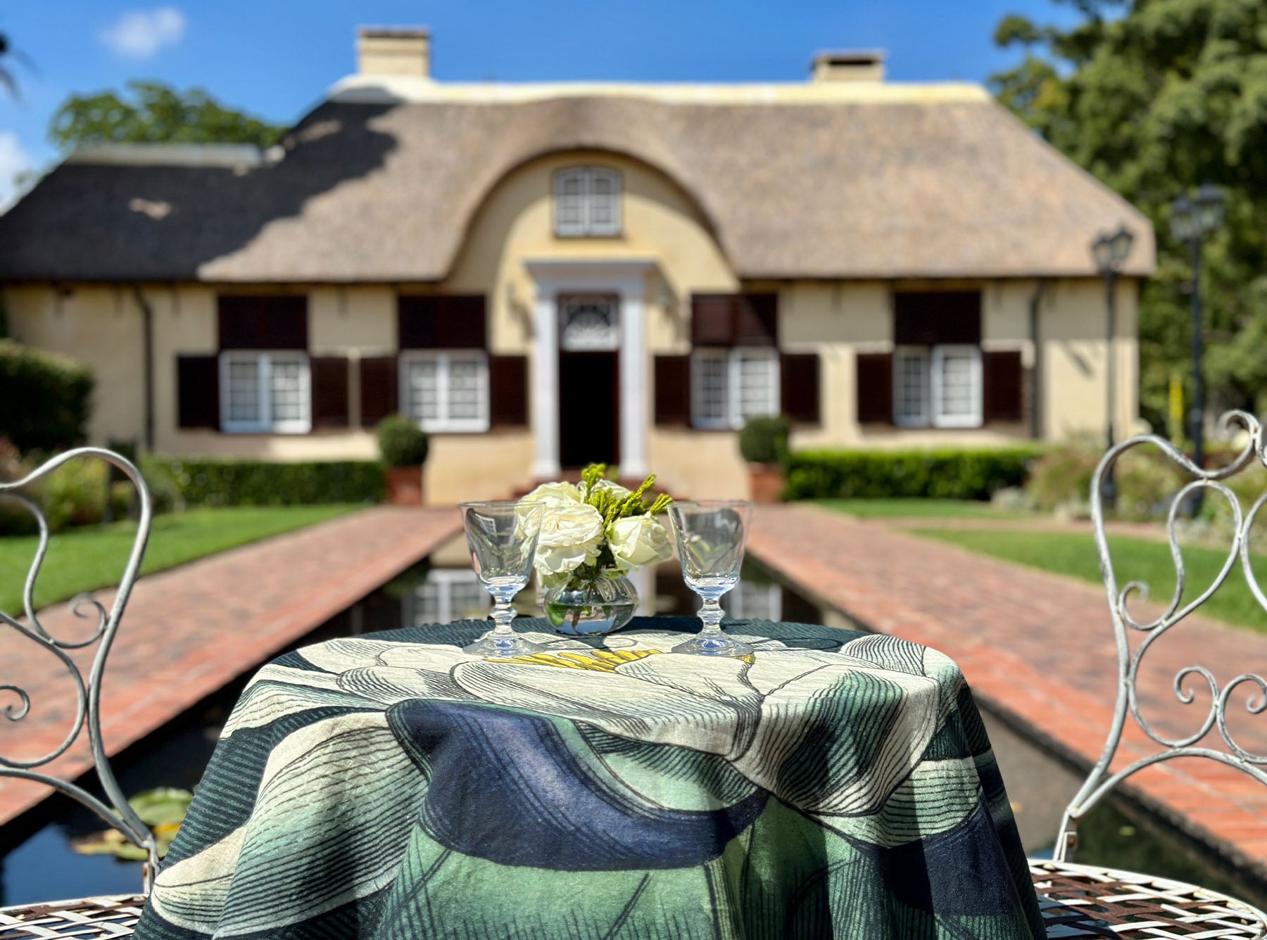 S&B x John Derian 'Water Lily' Round Occasional Linen Tablecloth, 165cm