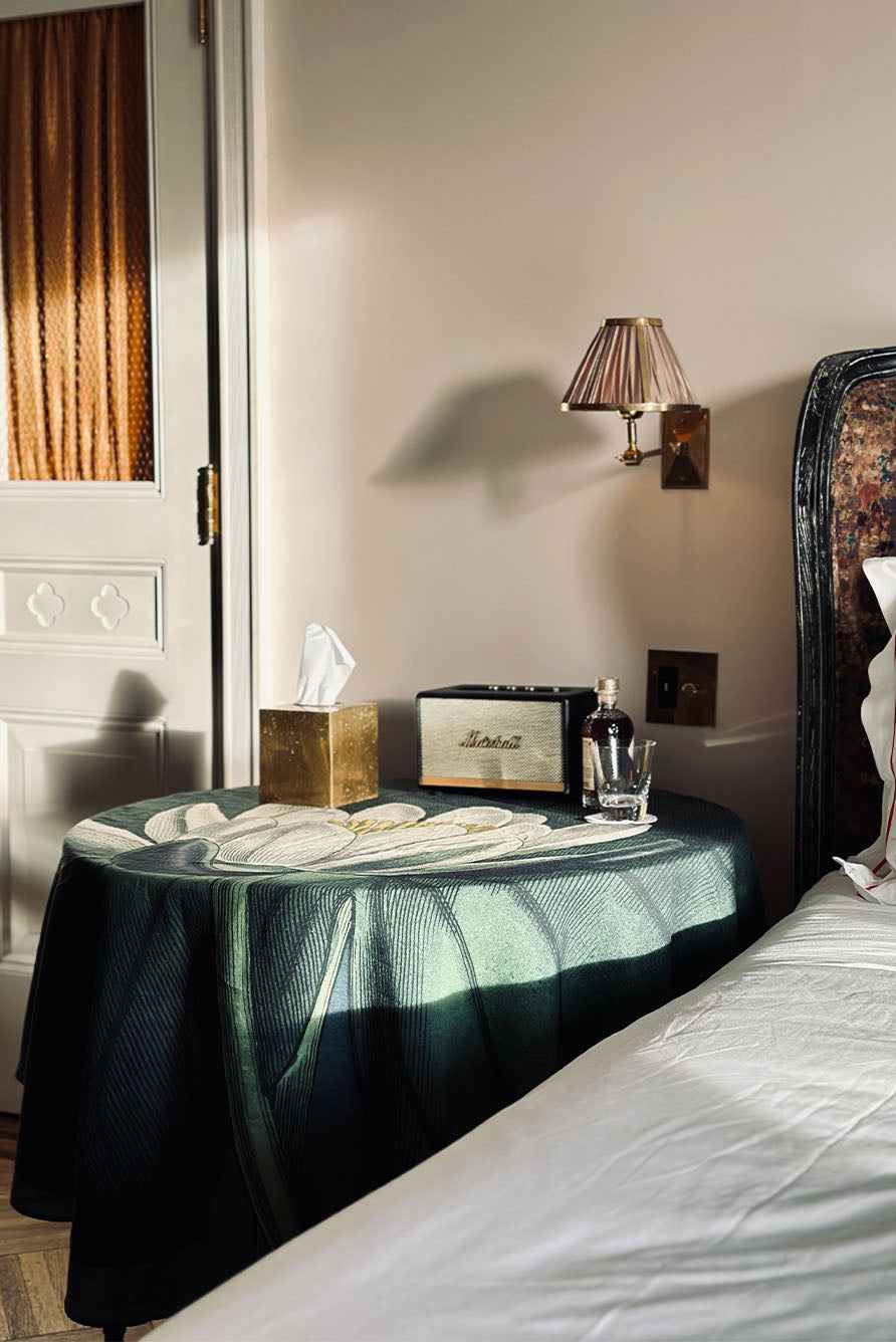 S&B x John Derian 'Water Lily' Round Occasional Linen Tablecloth, 165cm