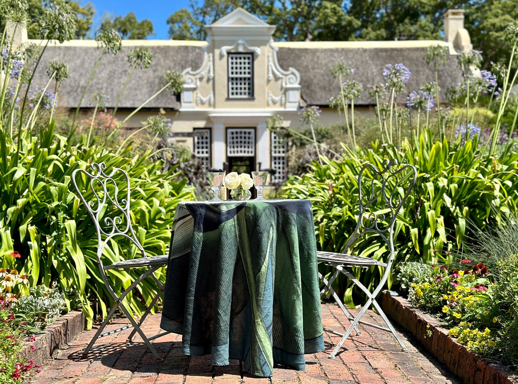 S&B x John Derian 'Water Lily' Round Occasional Linen Tablecloth, 165cm
