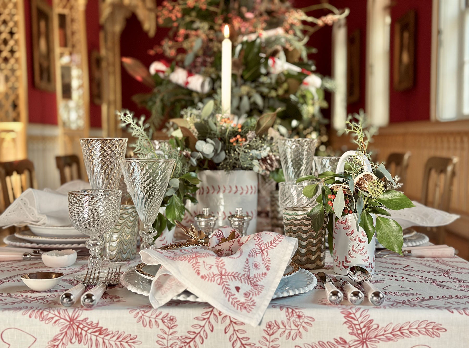 'Amour Bonheur' Linen Tablecloth