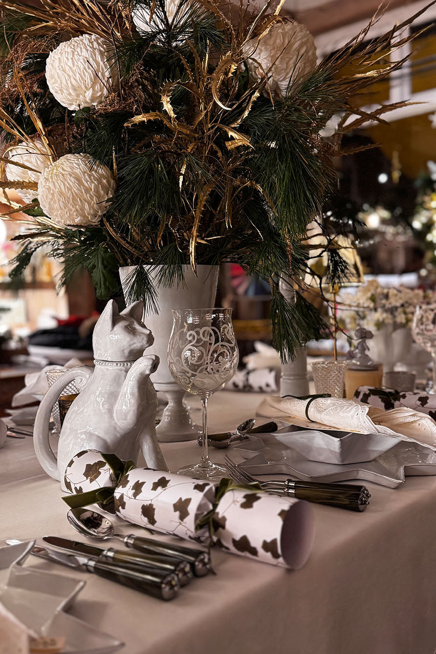 'Broderie Anglaise' White Linen Tablecloth