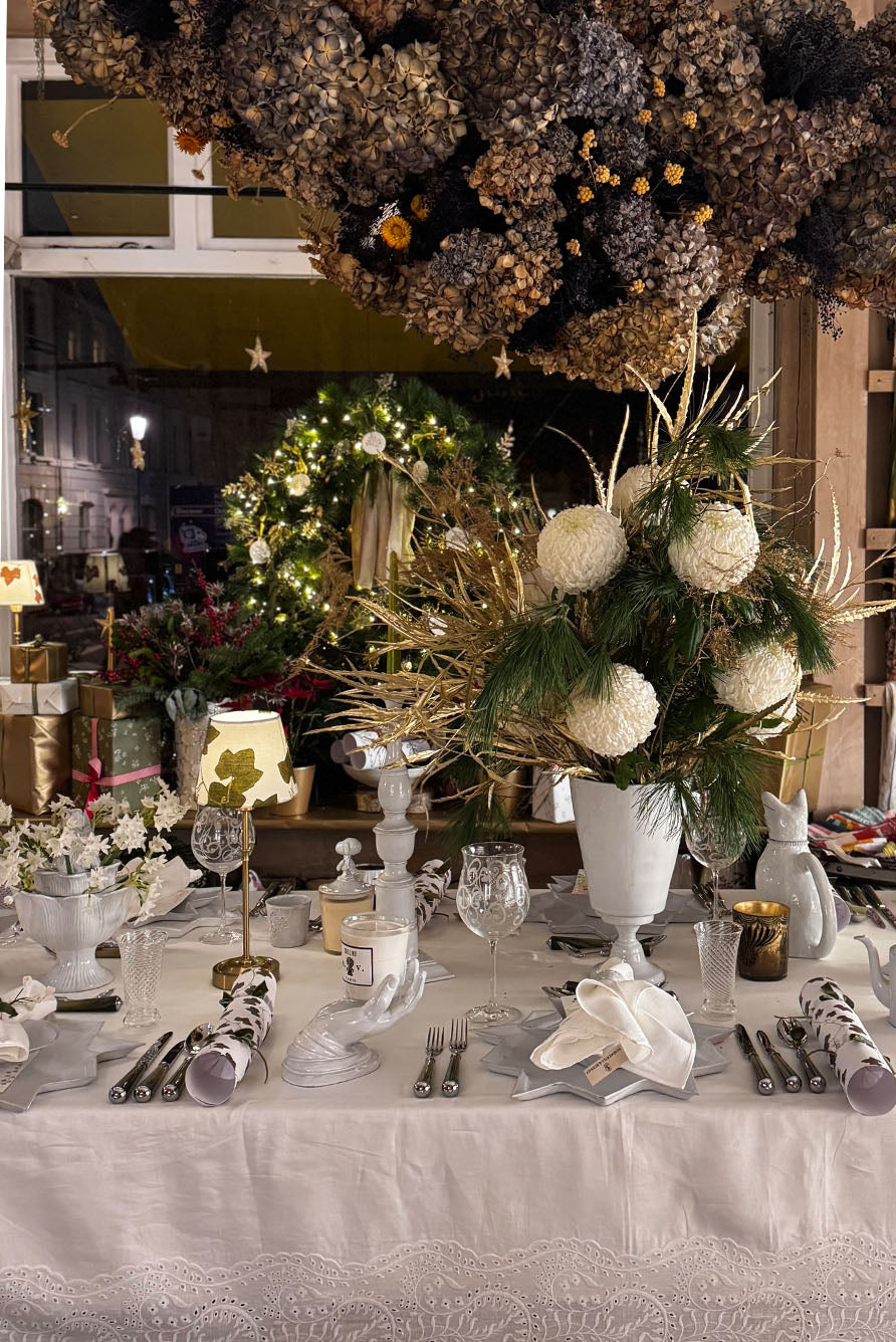 'Broderie Anglaise' White Linen Tablecloth
