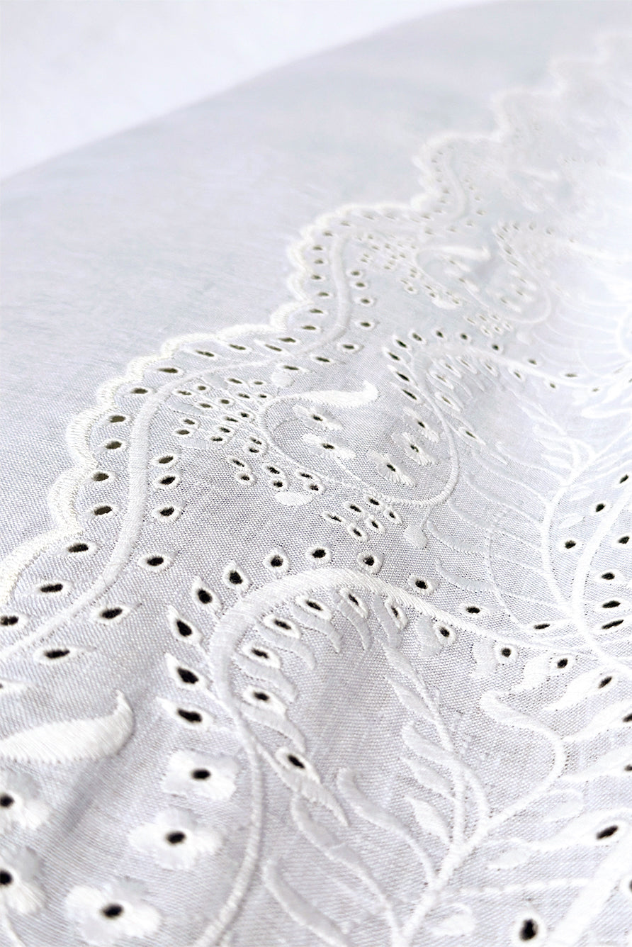 'Broderie Anglaise' White Linen Tablecloth