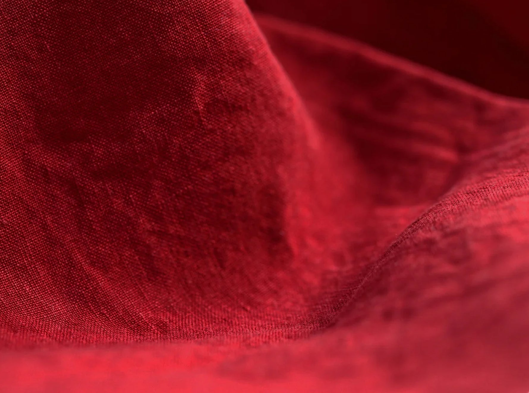 'Full Field' Linen Tablecloth in Claret Red