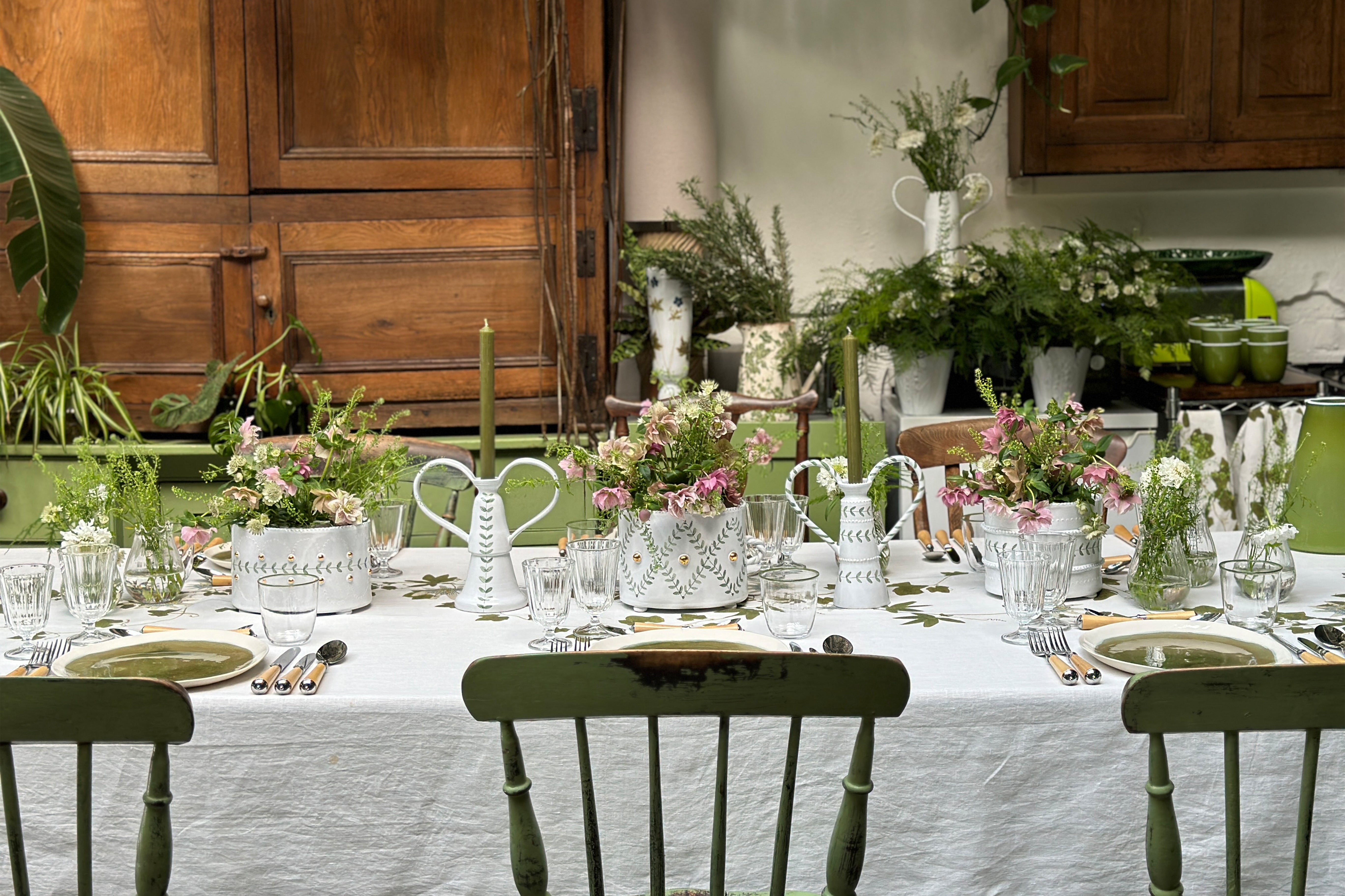 Green Laurel Scalloped Napkin Ring