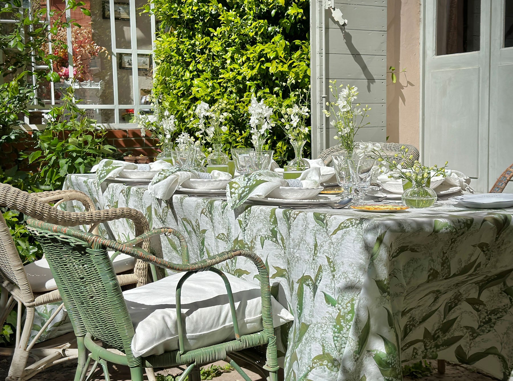 Bernadette's Falling Flower White Soup Bowl, 22cm