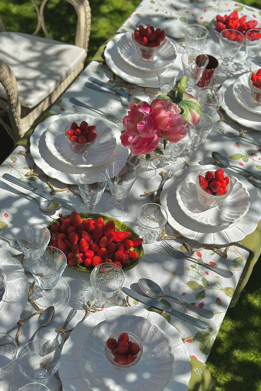 Bernadette's Falling Flower White Soup Bowl, 22cm