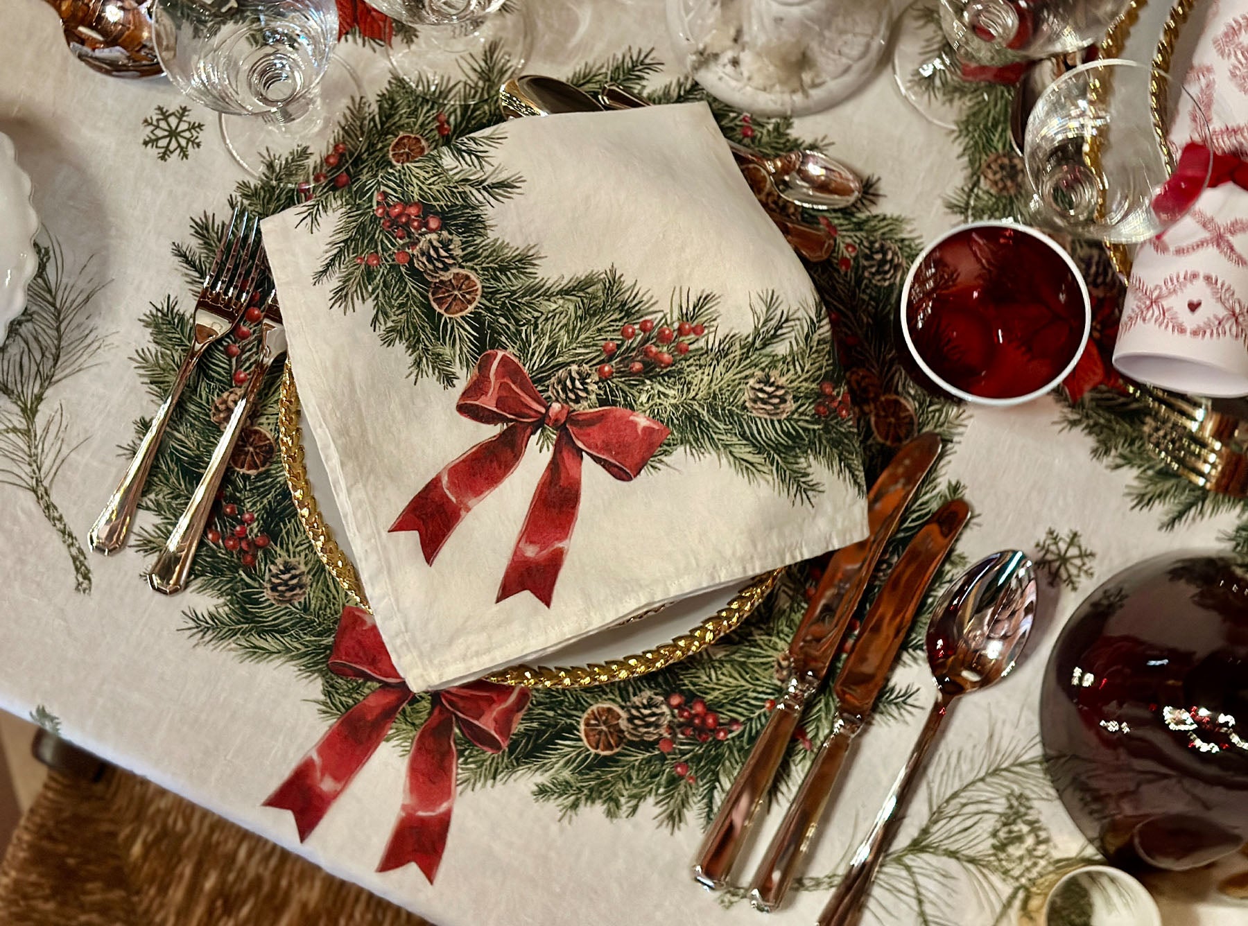 'Garland' Linen Tablecloth
