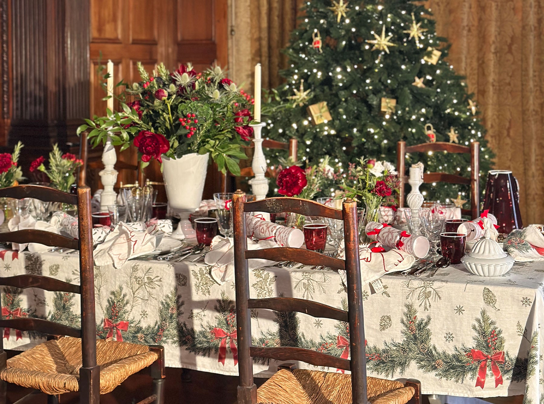 'Garland' Linen Tablecloth