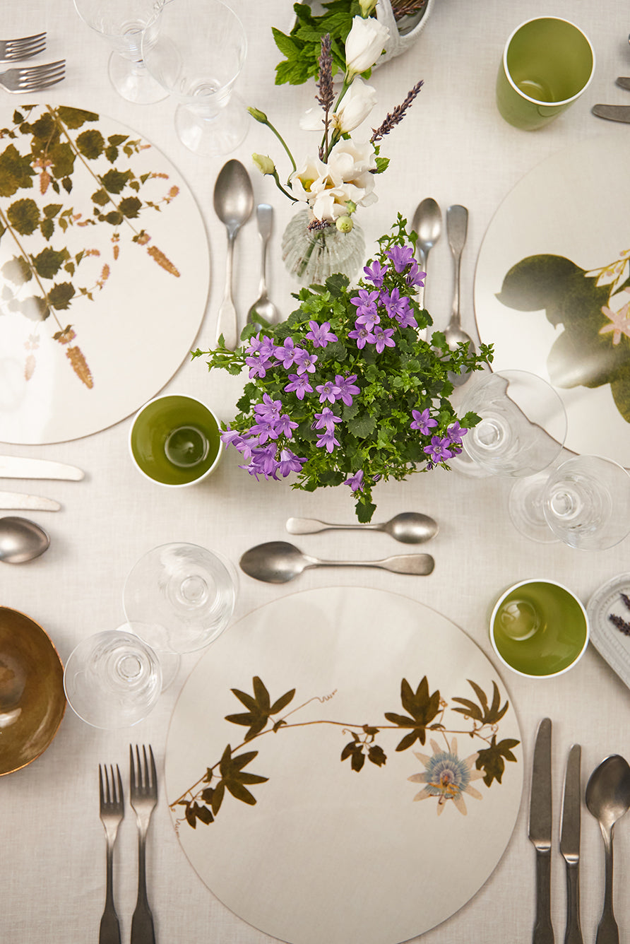 Herbarium Round Cork-backed Placemat in Passiflora, 34cm